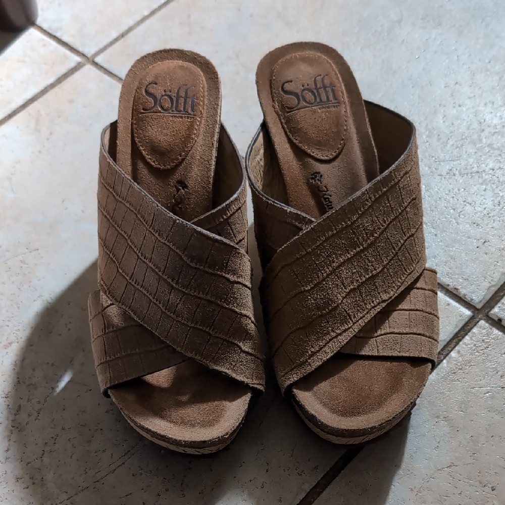 Sofft Women's Tan Textured Mules